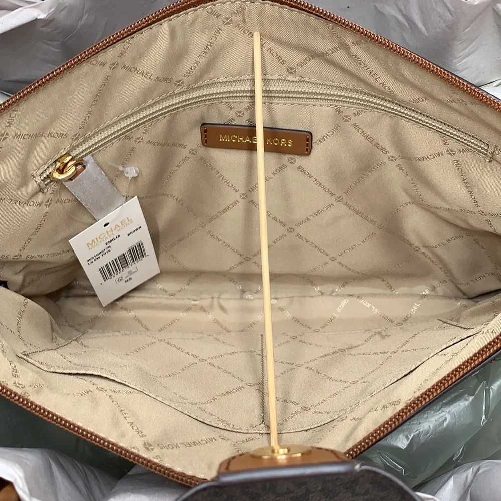 MICHAEL KORS 
Emilia Large Logo Tote Bag BROWN SIGNATURE COLOR - Picture 9 of 15